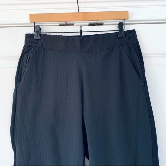 Athleta Textured Brooklyn Jogger Black Casual Athletic Pants Ankle Crop Size 10 - Picture 4 of 10